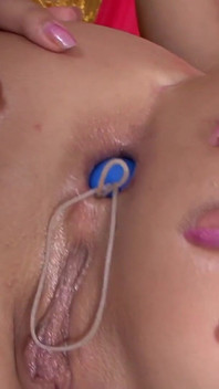 Caliente todo trío anal con lesbianas chupando culo y culo a boca