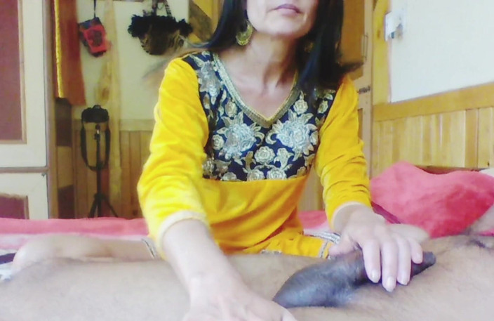 Bolly Karma: Gata muito sexy recebe por um bbc