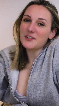 Clara Dee fait de toi sa meilleure amie gay - POV, pegging, sexe virtuel