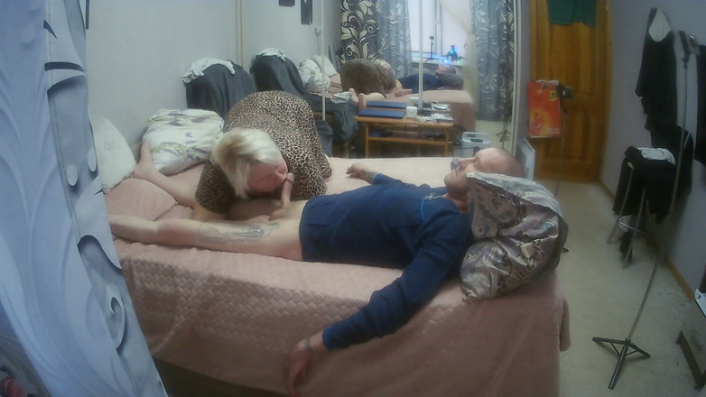 Zona901: Moje macecha přerušila moji ruční práci, dala mi hluboké kouření...