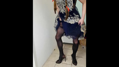 Trans and Cross-Dressers Feet: Tranny Helena Queen si hraje se svým tvrdým ptákem