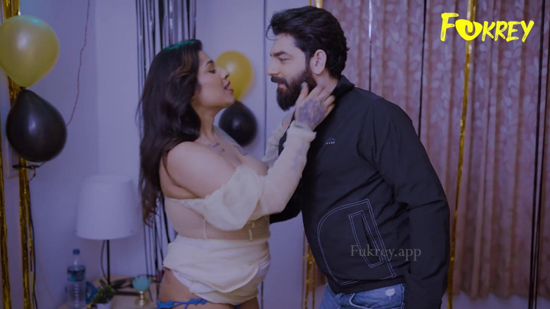 Triflicks: janmadin ki paarti mainne aur premika ke saath seks kiya