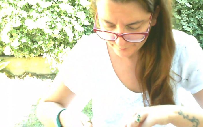 Nicoletta Embassi: Mangio come un buon maiale giapponese in giardino Vuoi su...