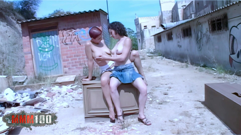 MMM100: Steffy 2: lesbiche che giocano con le sue tette piccole