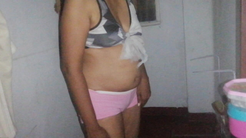 Tina Baby: Tchánův gigantický čůrák se vystříká pod svýmarom pro nevlastní dceru