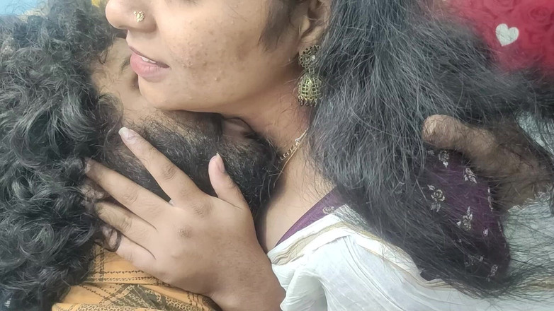 Vaigavarun45: Kerala纱丽脱胸吸吮阴户舔和硬操印度夫妇
