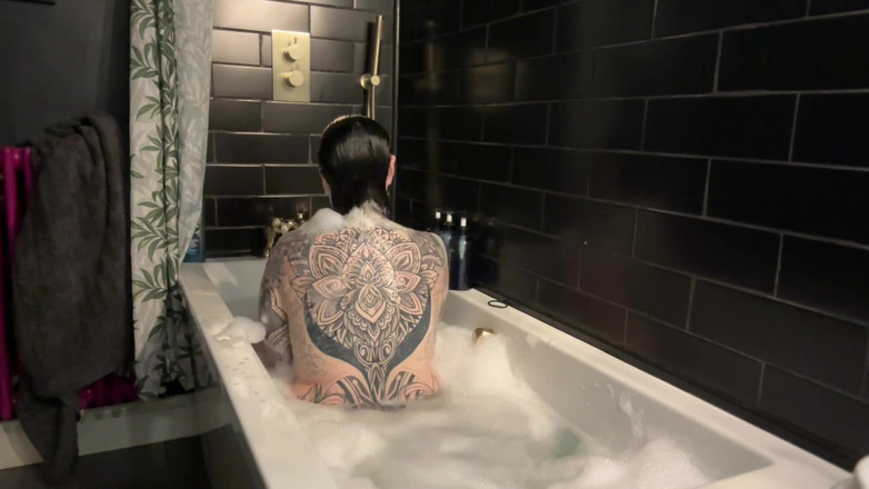 Miss Valentina: Esci da questo perdente