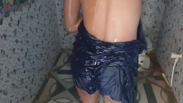 Ankurpriya000: Curul sexy al indiencei Priya Bhabhi în baie