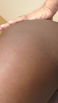 Dubur antara kaum dan creampie quickie sebelum dia pergi kerja