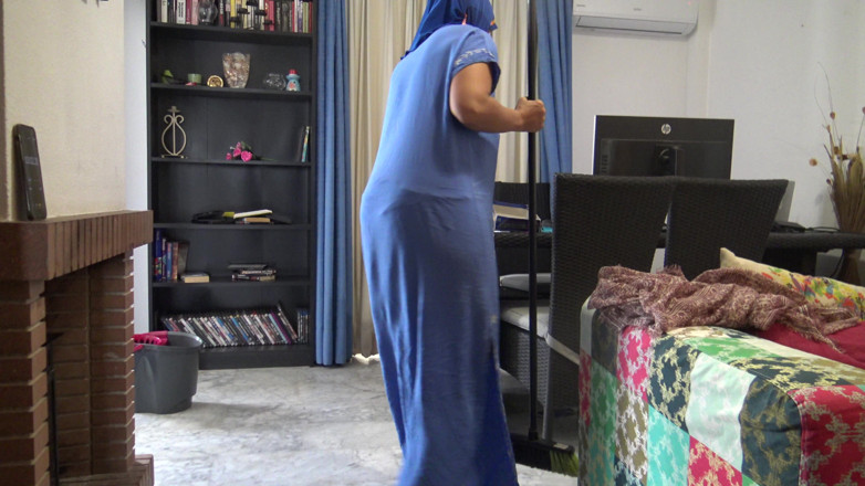 Souzan Halabi: Perverted German Man Creampies His Muslim Maid in Hijab