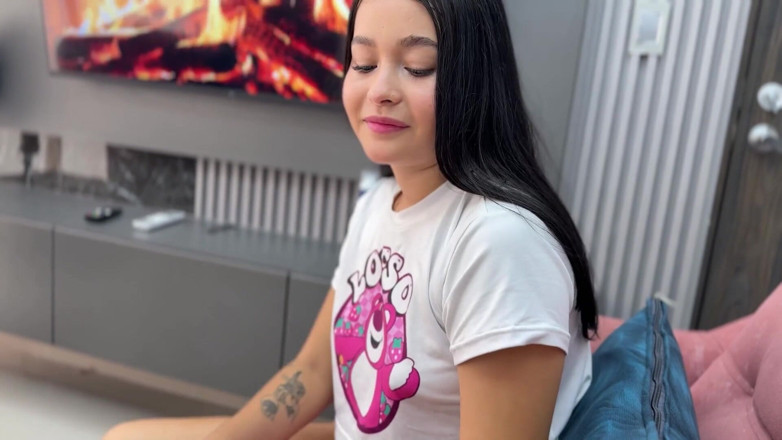 JhonAndSara: Ik verrast mijn stiefzus met mijn shirt aan, kleed haar...