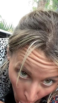 8.26.21 - Kate chtěla po sushi dezert. Kdo je to, že jsem jí odepřel?