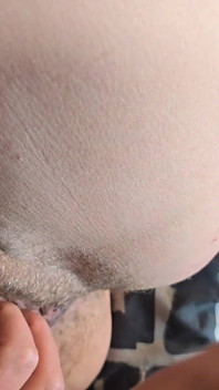Masturbação mútua e gozando na buceta de Minha Esposa enquanto ela fode o dedo