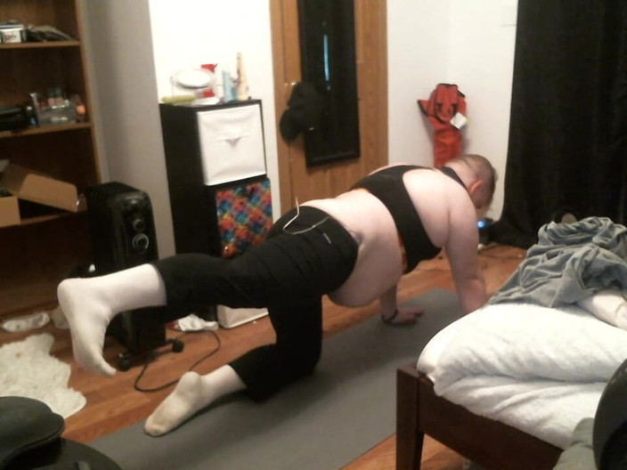 Roxxie rae page: 子弹振动瑜伽