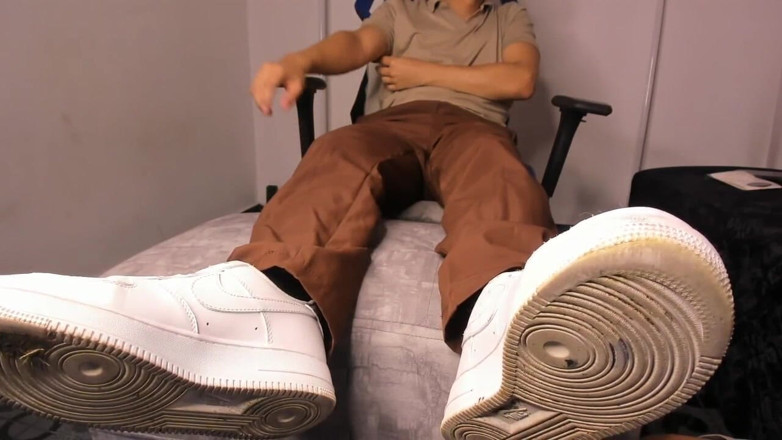 Tomas Styl: Half Green Sheer Massage