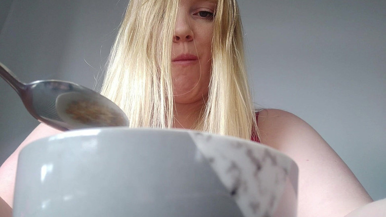 Julie_Bliss: Julie bliss - Riesin frühstück