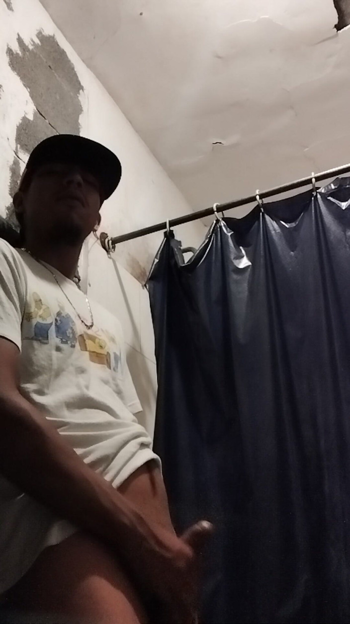 AlexAlejandro13: Garçon qui prend plaisir dans la salle de bain