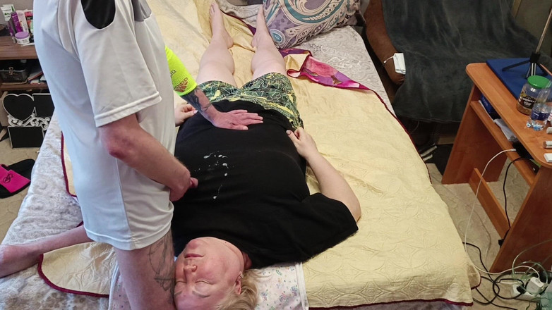 Zona901: Eu masturbando meu pau e fodendo minha madrasta na minha...