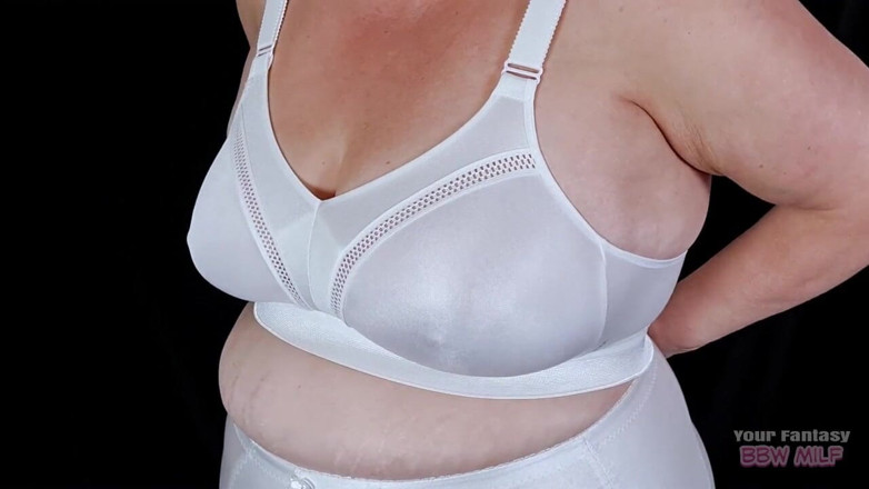 BBW_Wife: Трусики и лифчик бабушки - волосатая пизда моей зрелой милфы и большие отвисшими сиськи горячей бабули в красивом большом белье