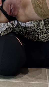 Cornuto pulizia creampie dopo la moglie torna a casa dopo una gangbang