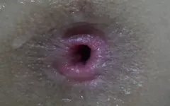 Gapande min röv med extrem närbild