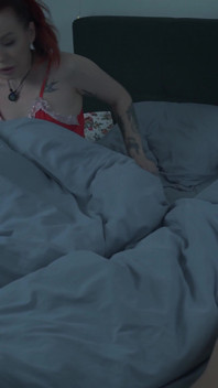 Stiefmoeder Test Het Geheime Geschenk Van Stiefzogen Op Een Gedeeld Hotelbed Op Oudejaarsavond
