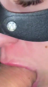 Dieser mund ist bereit, viel sperma zu nehmen