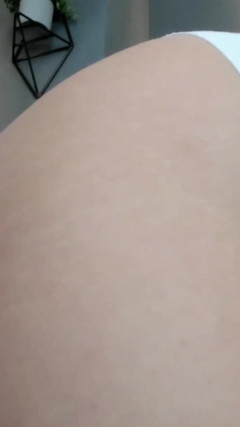 LiliBralee: 若い女の子が自分の部屋でセックスしたいと願う