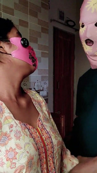 Mais velha meia-irmã ensina sexo seu meio-irmão na cozinha