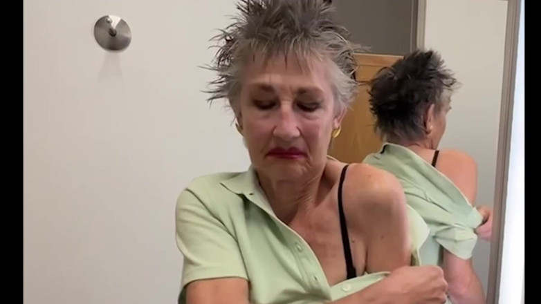 FromThisNight: Pijpbeurt in de paskamer van een warenhuis