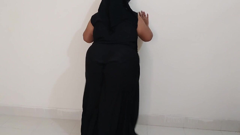 Aria Mia: Marocká Monica je nadržená, zatímco její manžel není doma, je...