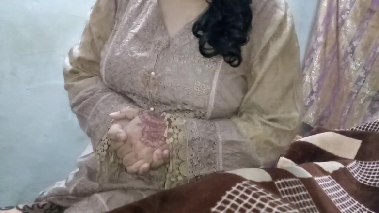 QueenbeautyQB: 방이 무서워서 새엄마가 배다른 아들의 방으로 갔어