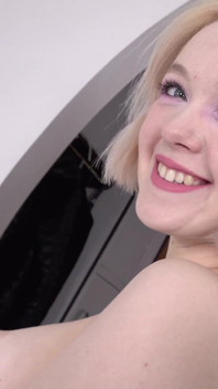 Velký čůrák šuká zadek blondýnky