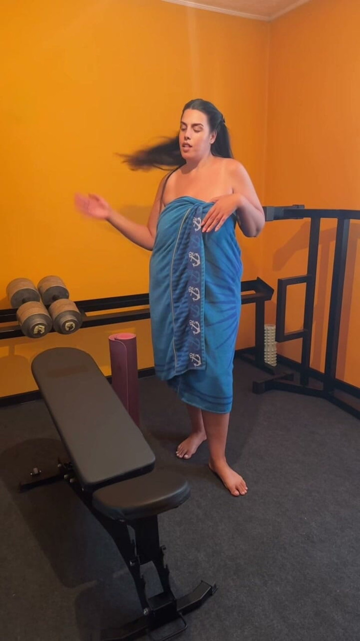 Young_strawberry: Workout with Stepmom in the Gym