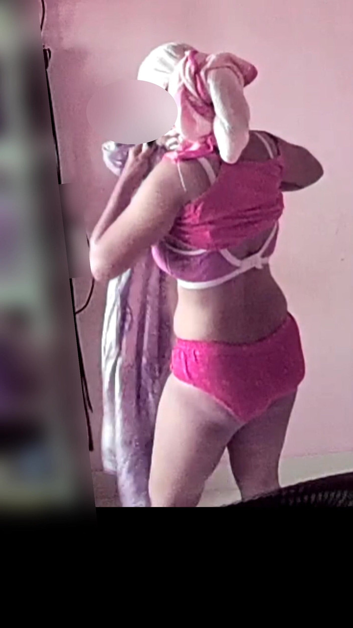 Black & white desicat: Дезі зрадлива сексуальне тіло домогосподарки спокушає мене, коли сукня змінюється, відео