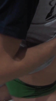 Jock miang memakai seluar dalamnya yang menggoda tegar