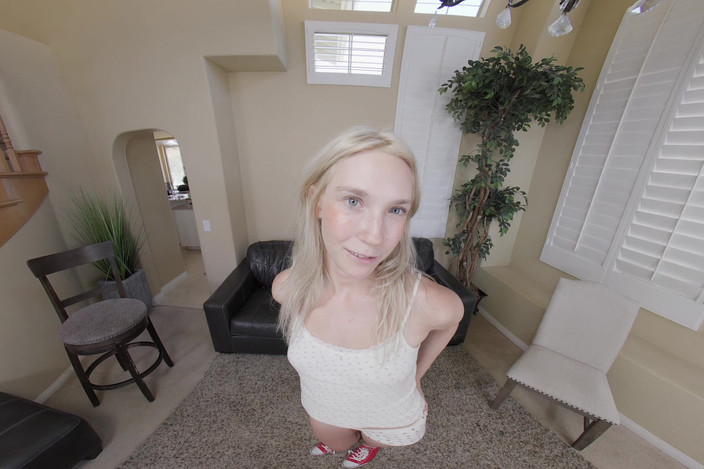 Lethal hardcore VR: Lethalhardcore VR Tiny Hot Blonde Claire Has an Online Hookup