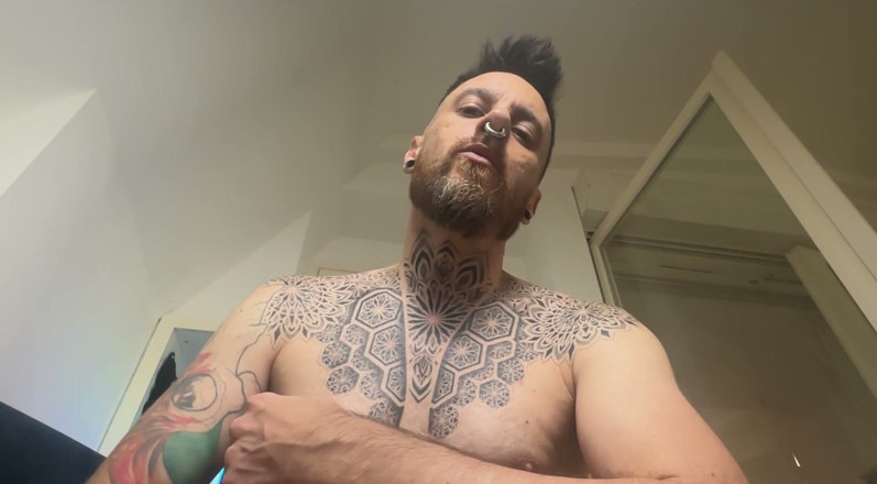 Maxx Obsidian: Deschide porc și ia-ți pișat zilnic!