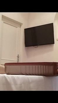 MILF in kousen en hakken, vastgebonden en geneukt