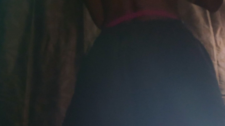 Ombunny: 异国情调的健身femboy在贞操带脱衣舞和深蹲在你脸上