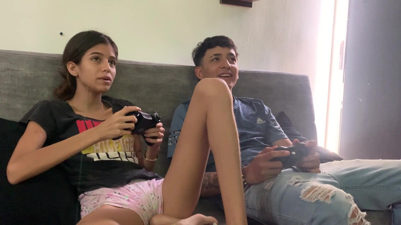 TUflacasex123: Playing at Home with My Stepsister Ends up in a...