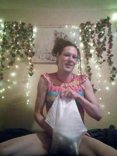 sillymillie4: Millie Wets a hraje si v tom!