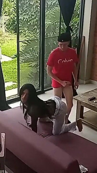 Trans dziewczyna Colombiana zostaje zerżnięta na kanapie Ando