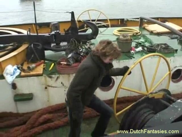 Dutch Fantasies: Мілфа з великими цицьками смокче великий член і отримує трах