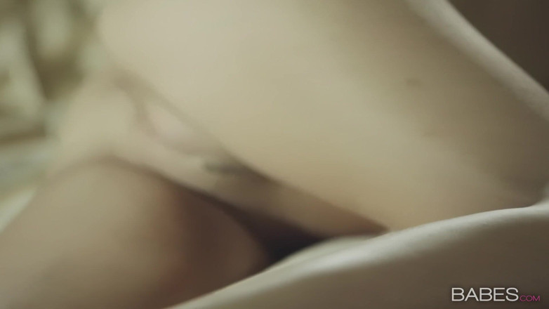 Babes: Babes - 女郎Sabrisse最爱单人表演