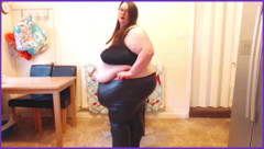 SSBBWLadyBrads: Tlustá ssbbw v módní show v těsných kožených kalhotách