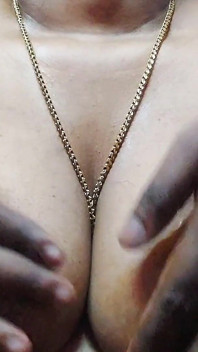 Desi große natürliche titten Bhabhi