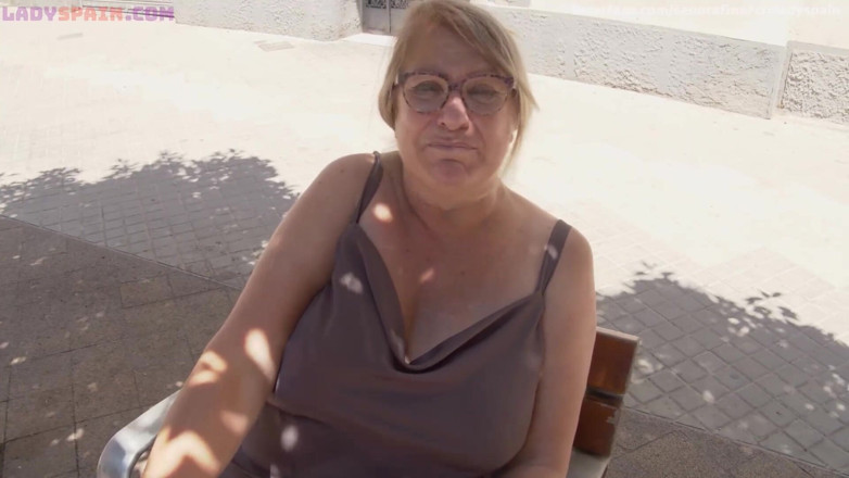 Lady Spain: Genç oğlan sert sikişiyor senora fina, büyük memeli 70 yaşındaki olgun...
