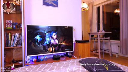 Flame Jade: Masturbación anal y consolador en el coño - cosplay Jinx