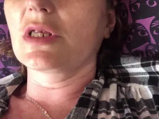 他妈的！那是一个快速而激烈的高潮，很快地潜伏在我身上！